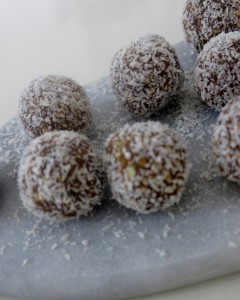 Raw Caramel Protein Bliss Balls