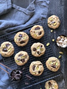 pistachio chocolate chip cookies